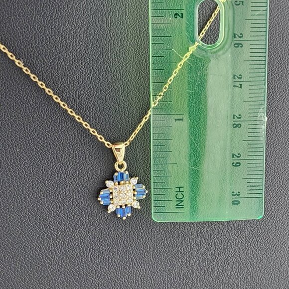 Delicate Sterling Silver 925 Snowflake Necklace – Winter-Inspired Elegance - Picture 5 of 5